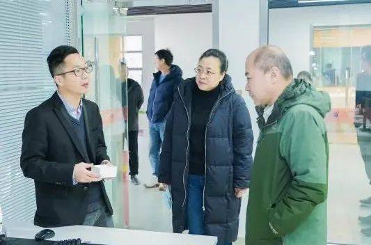 上海现代职业技术学校校长吴凯一行来校交流_樊江_专业_工作