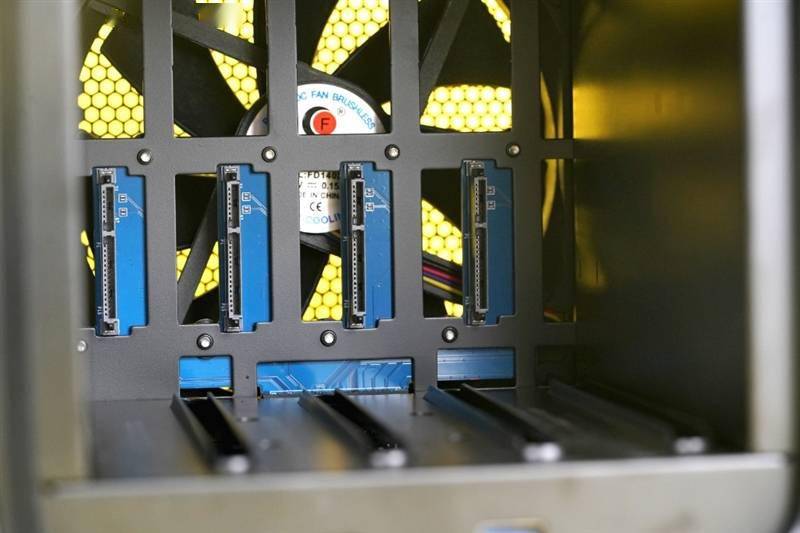 真正能和群晖抗衡的NAS！极空间新Z4评测：很多重要功能远强于同类产品