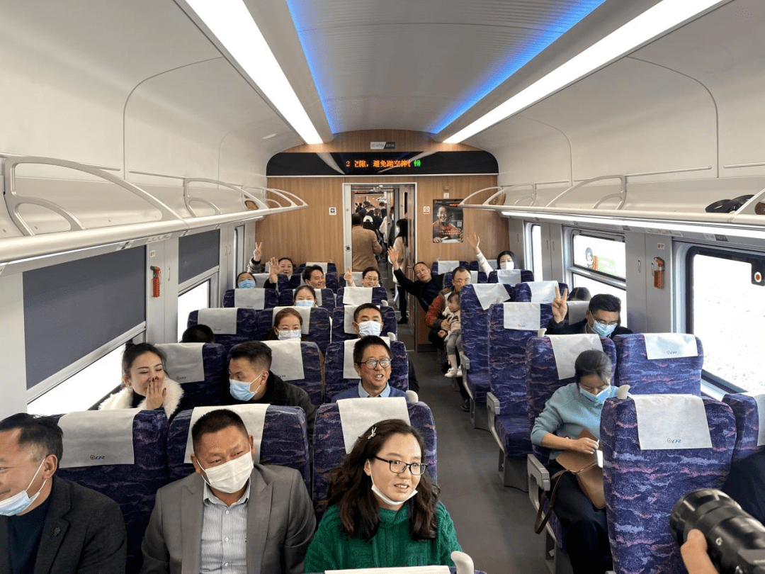 我与复兴号动车的第一张合照_乘客_照片_孔巍