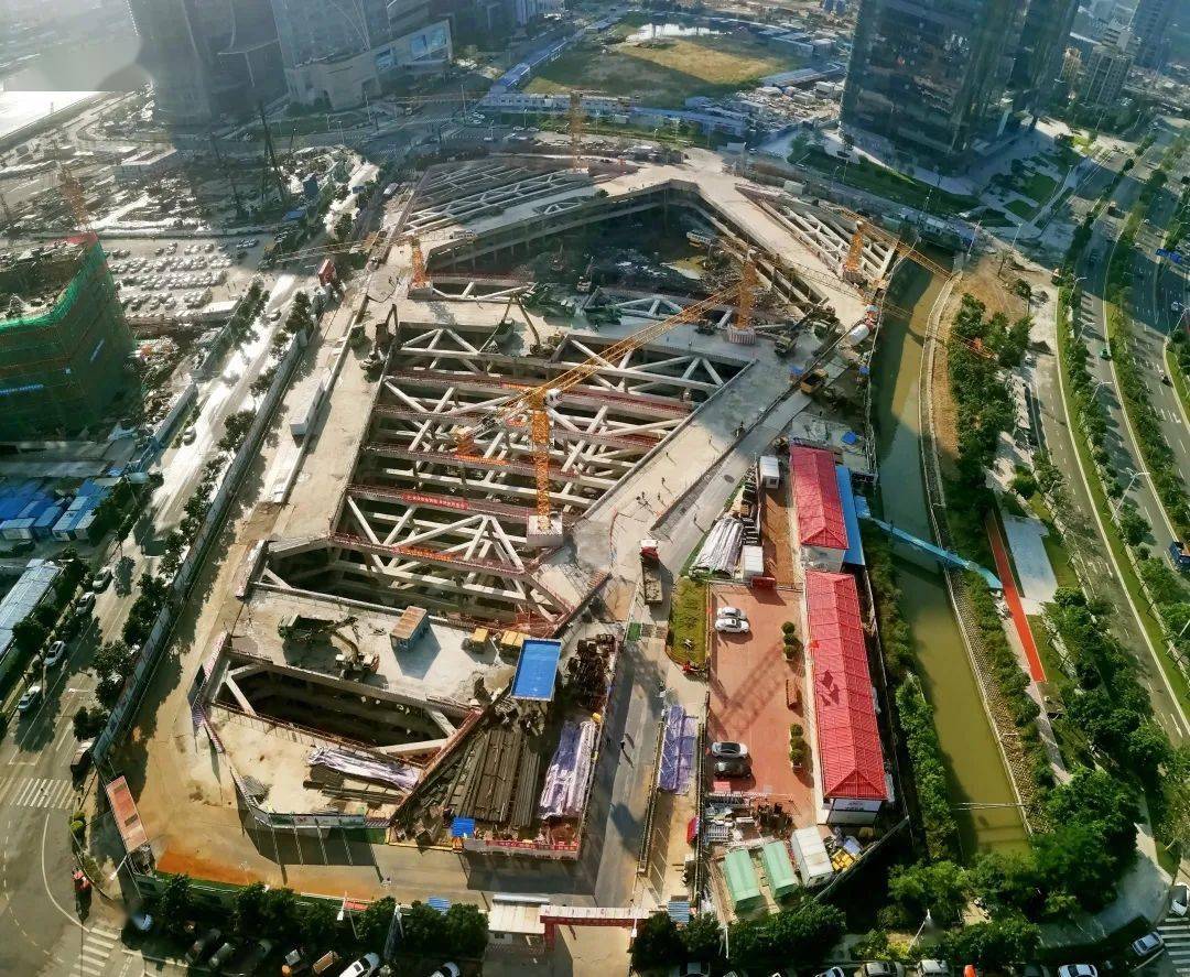 珠海铁建广场项目全面封顶