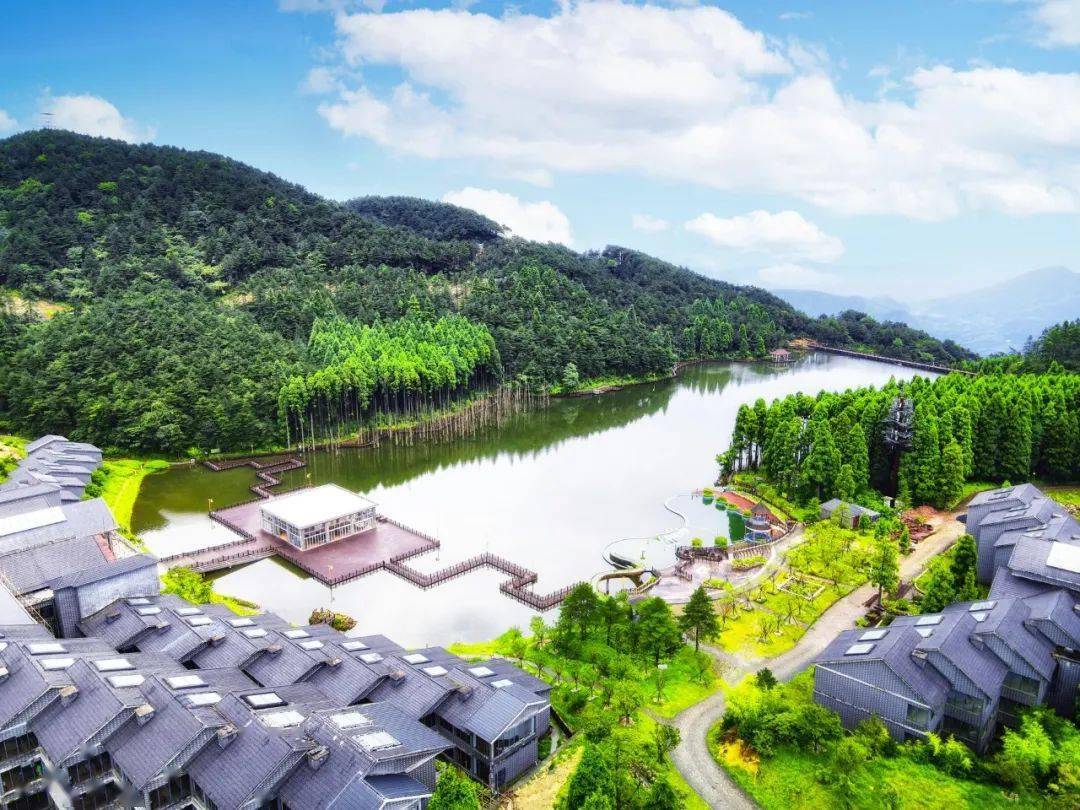 定制富养温汤穿越高山草甸打卡嫦娥故乡沐浴富硒温泉漫享江西康养旅居