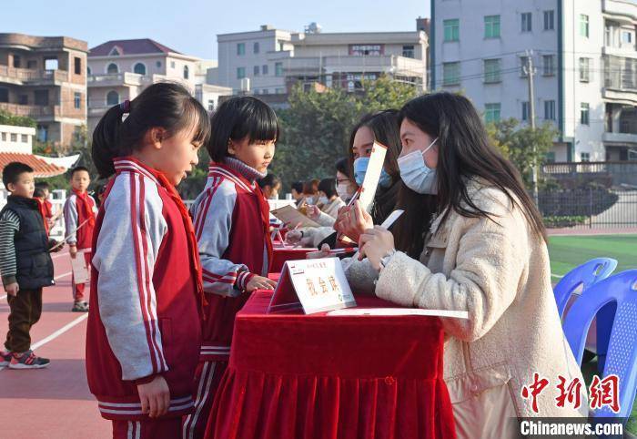 峰尾|福建泉港：小学生游园闯关中完成期末考试