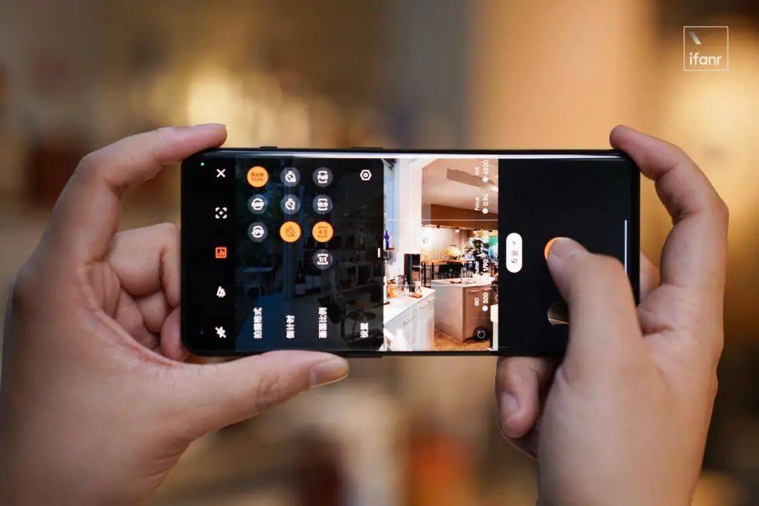 一加 10 Pro 测评：第二代哈苏影像挺强，但不是重点