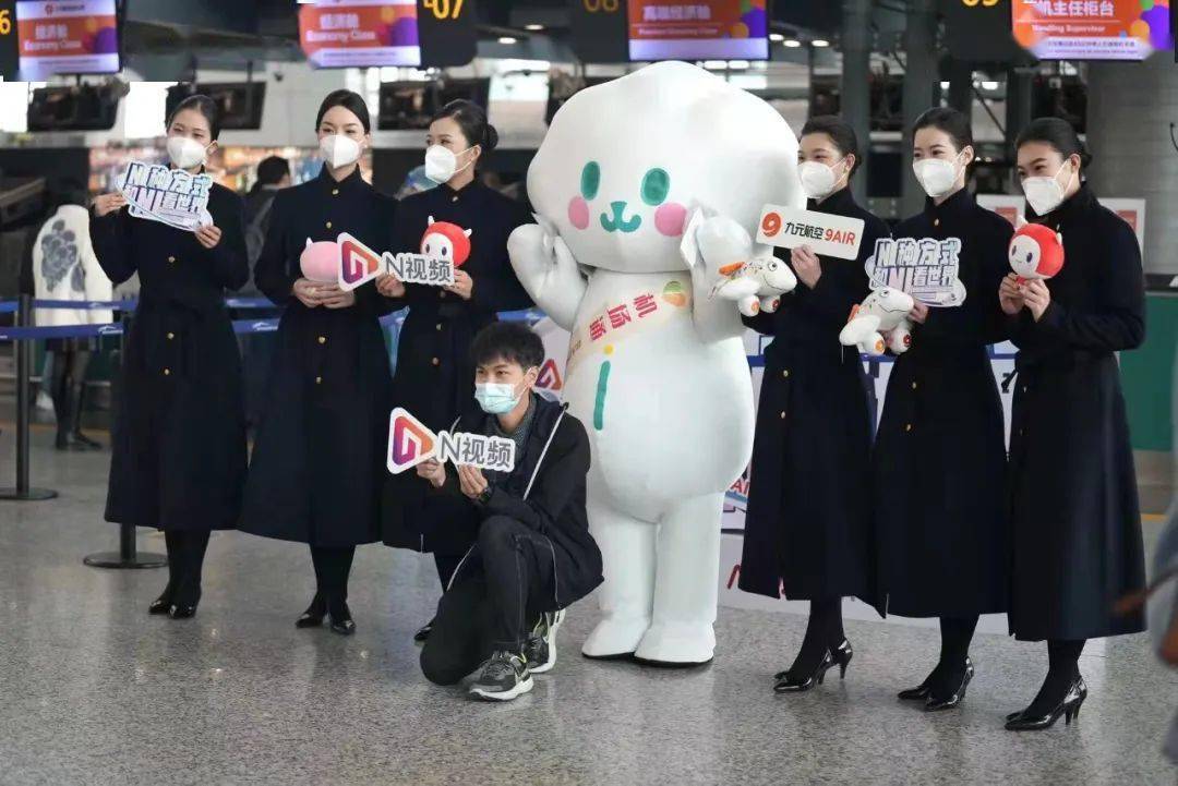 今天，广州白云机场亮了！