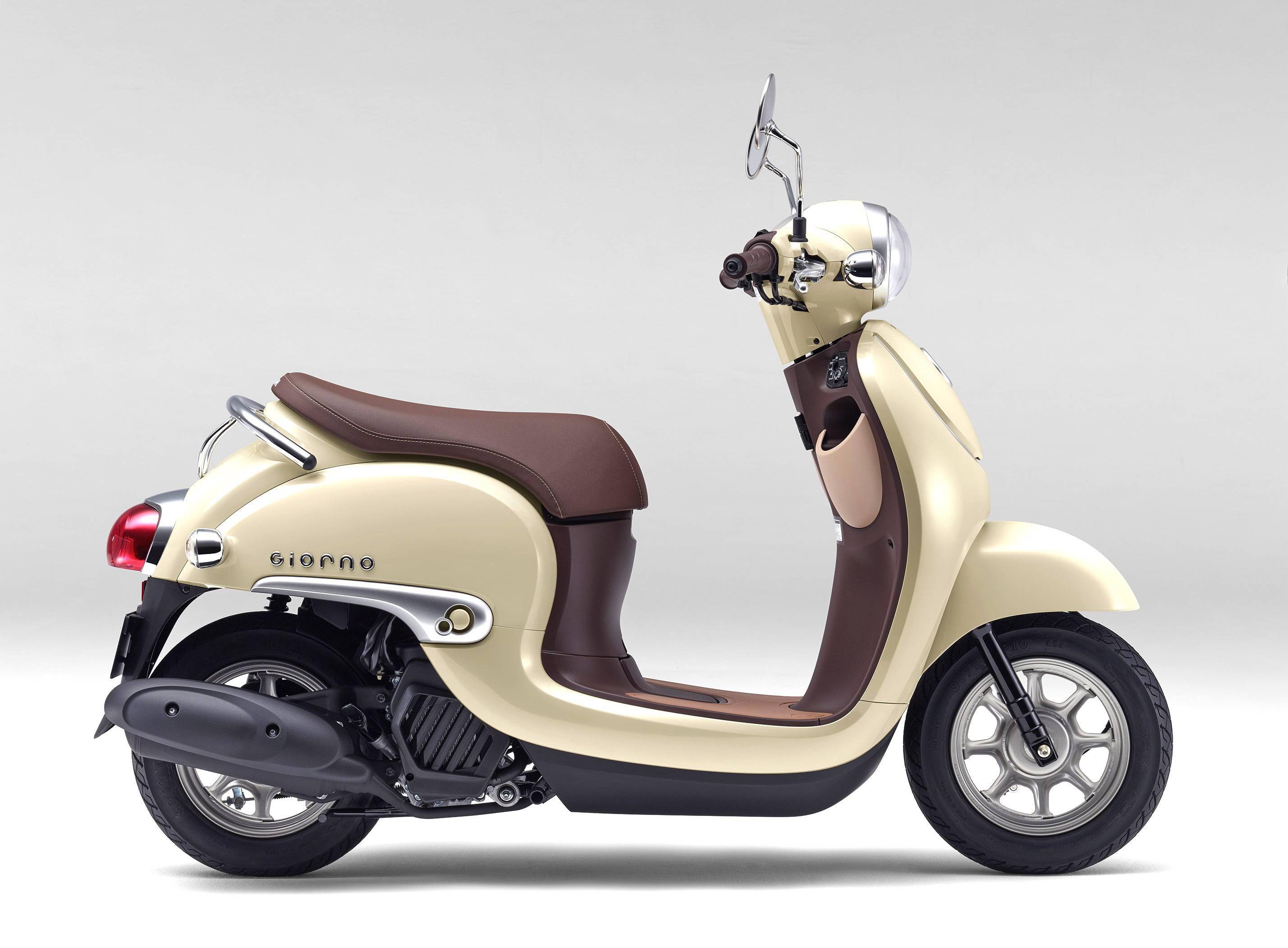 摩托车博览会上,suzuki 泰国分公司向当地市场展示了新的跨界踏板 nex