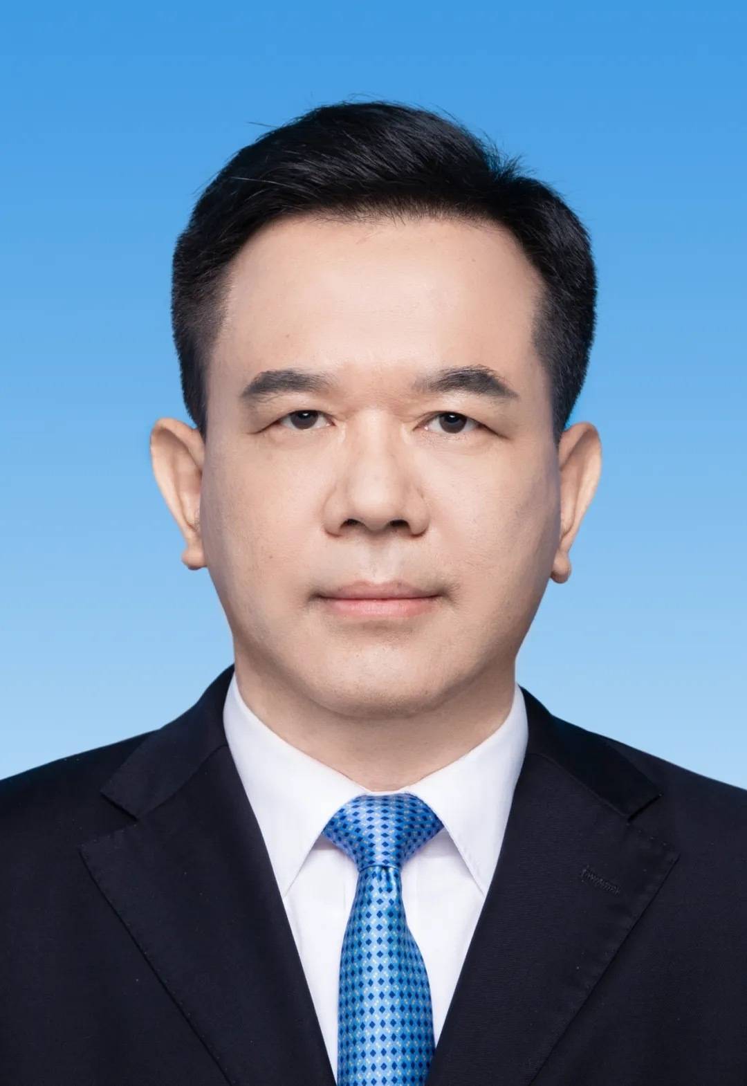 吕成蹊当选东莞市人民政府市长