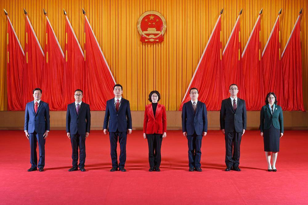 陈岸明当选为江门市人大常委会主任;吴晓晖当选为江门市人民政府市长