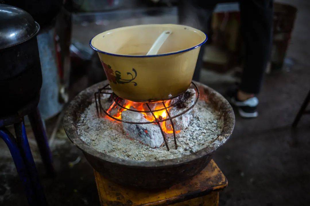 摄影|中国最瓷实的早餐，也太攒劲了