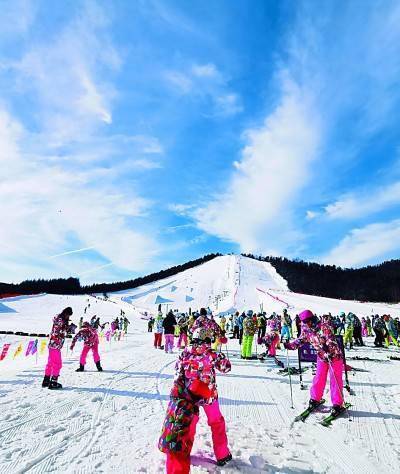 图片|湖北神农架：冰雪运动 多彩绽放