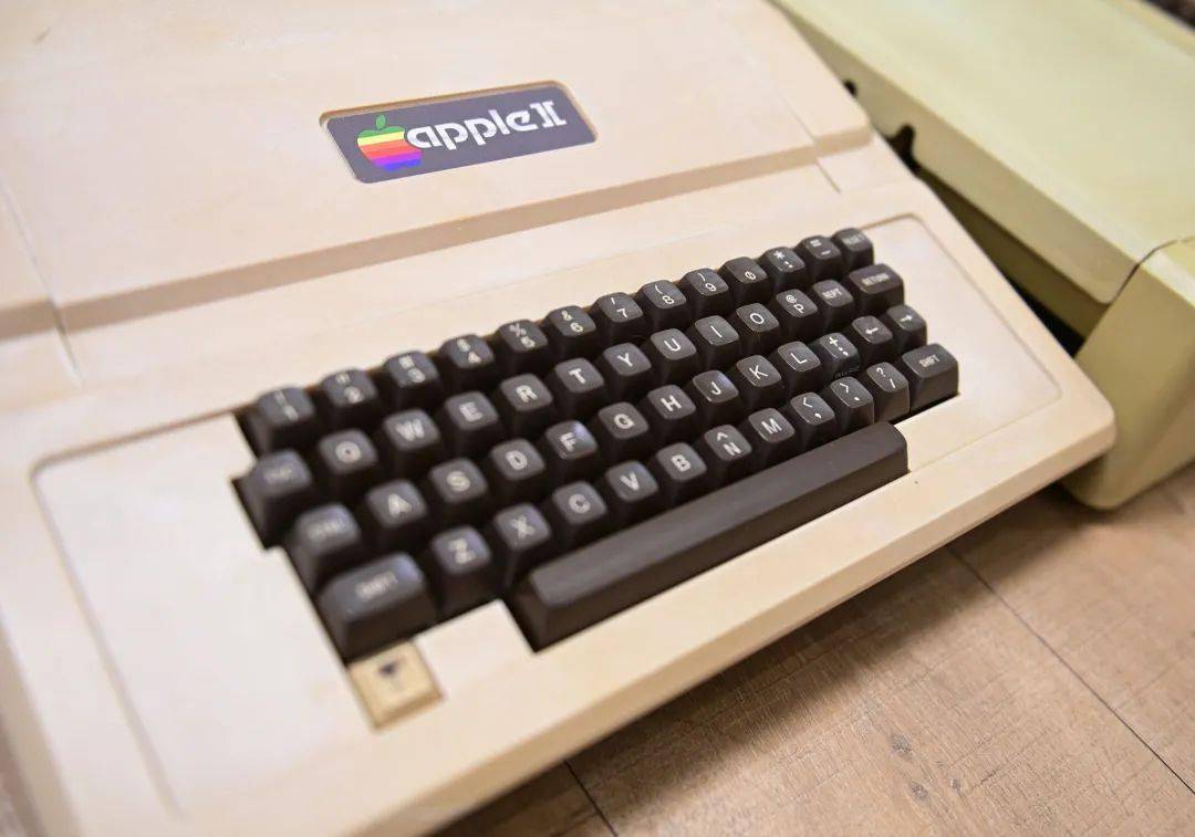 极客逻辑 GeekLogic - APPLE II 的影子——仿制机