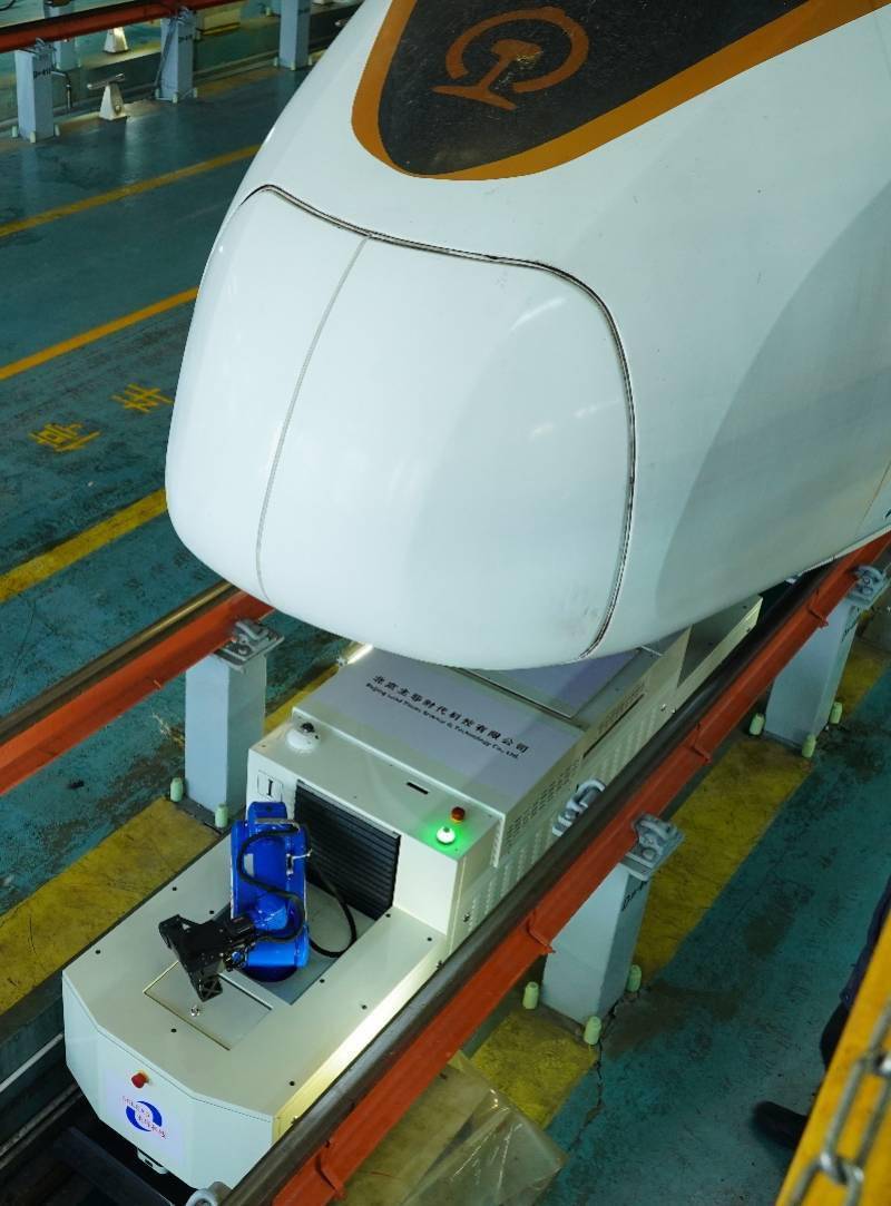 图集：机器人“医生”春运上岗，为高铁动车“体检”