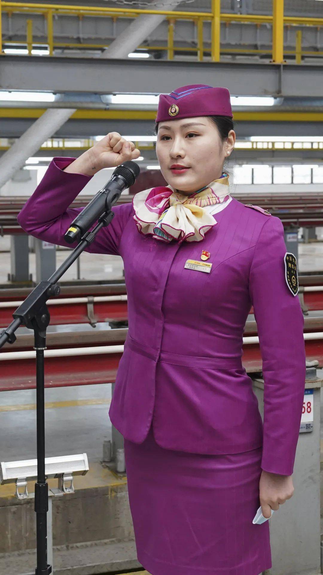 共青团号列车授牌仪式顺利举办,"共青团号"列车长,机械师,机车乘务员