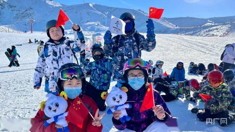 观众|首届阿勒泰滑雪节暨十六届人类滑雪起源地纪念日开幕