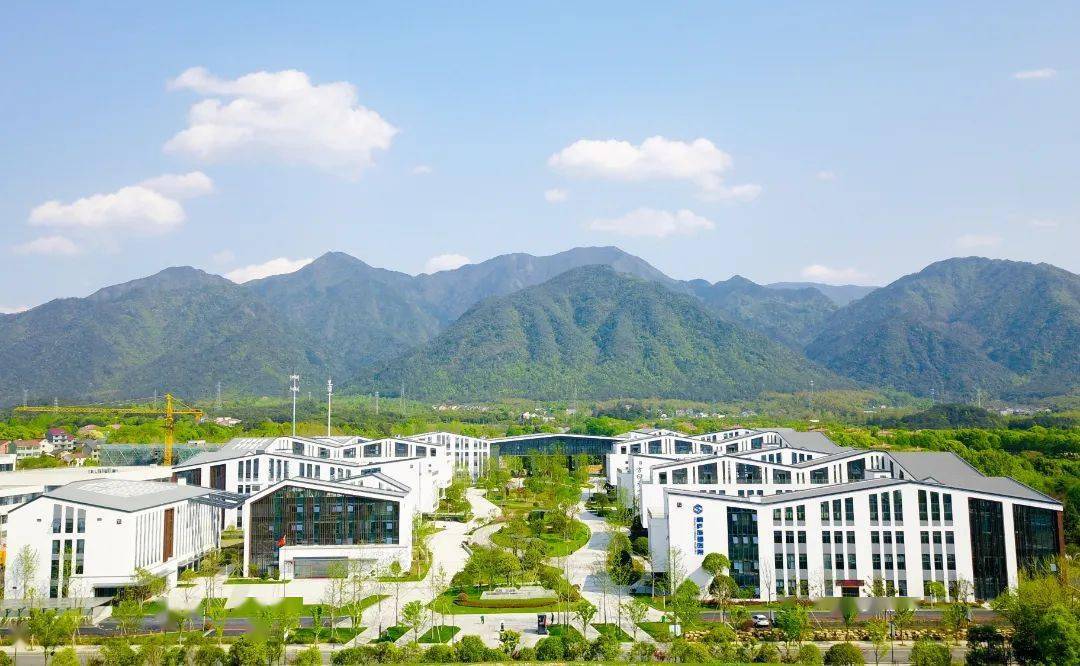 桐庐富春山健康城管理委员会园林式单位桐庐富春望名筑位于桐庐县滨江