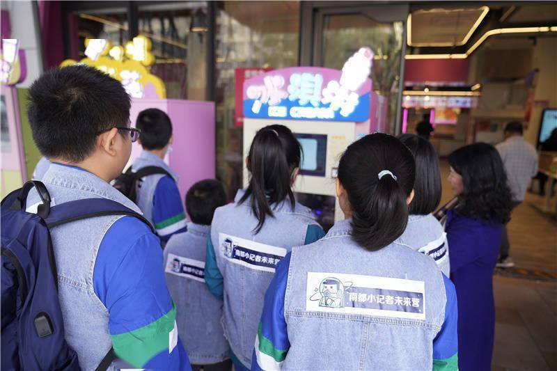 南都小记者未来营征文：美食界新星——冰淇淋机器人