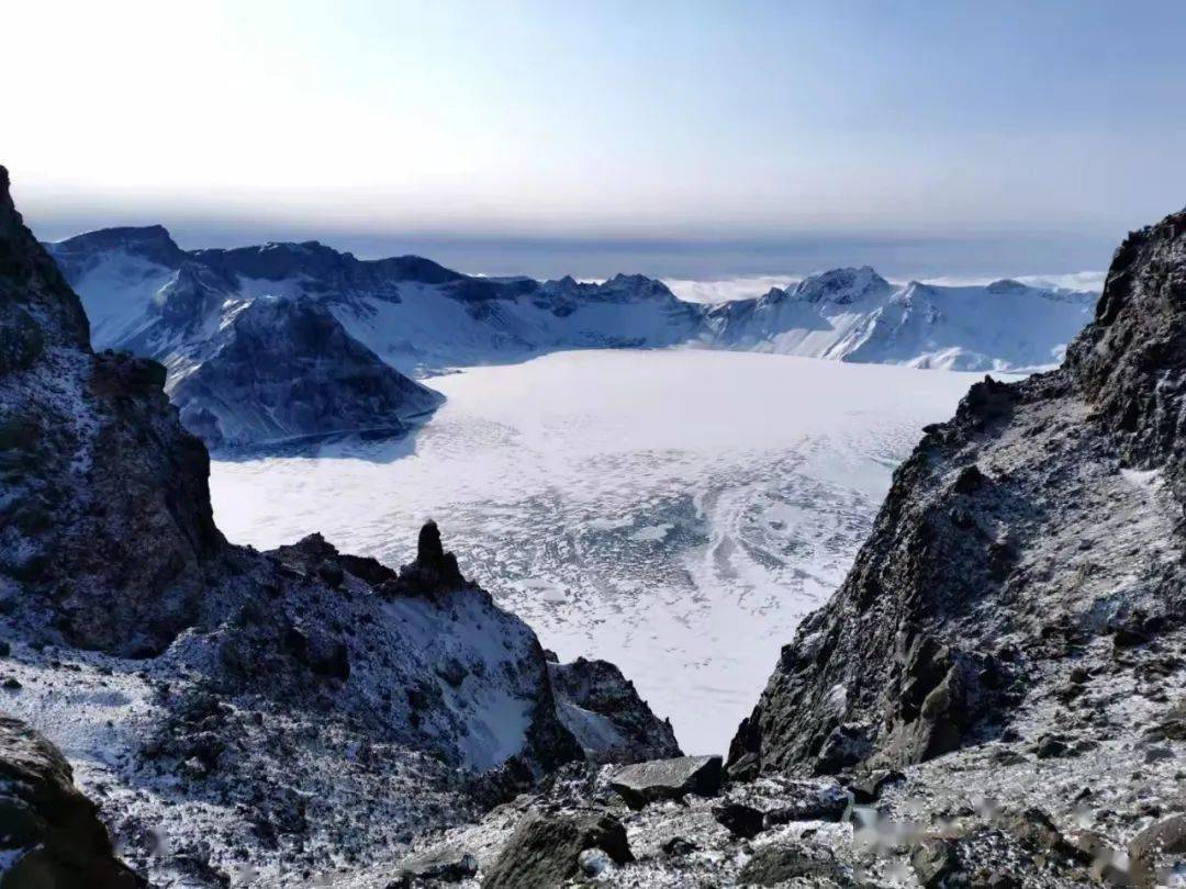 蓄水形成瑪珥湖吉林省龍崗火山群就像闖入火山錐與瑪珥湖扎堆的迷宮