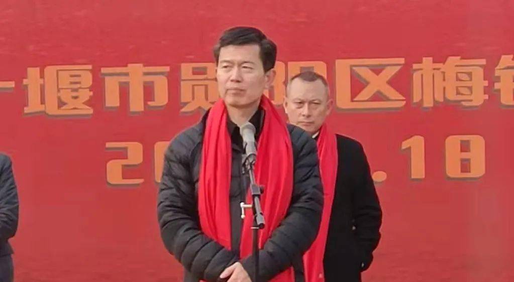 十堰市郧阳区区委书记胡先平现场致辞并宣布开工.