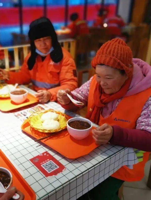 人心|【禹会城管】爱心在传递，冬日暖人心——禹会区城管局携手爱心企业为一线环卫工人送上温暖早餐