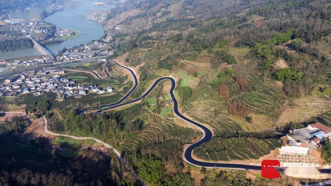 四川省政协委员李纯刚带动沿线产业发展建议邛芦荥高速增设天全互通