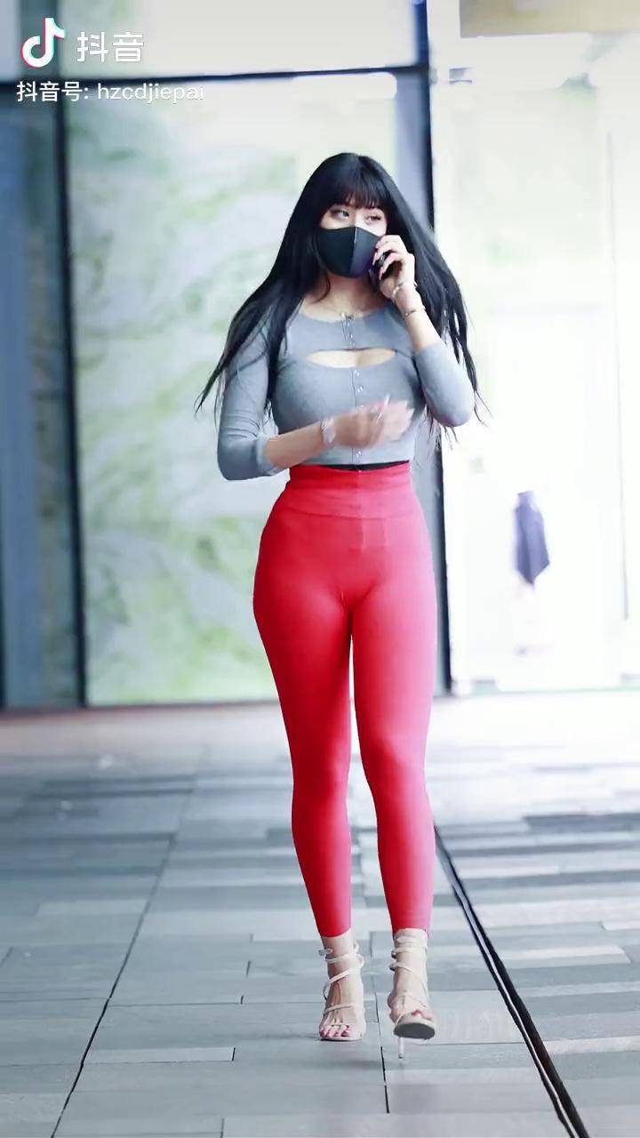小姐姐这183的身高估计得吓退不少追求者街拍美女蜜桃臀时尚百万新星