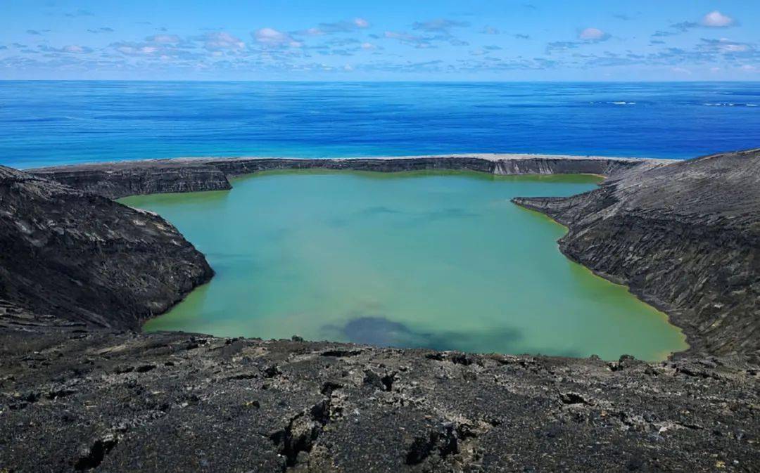 汤加王国位于"大洋洲"太平洋地区,由150多个火山喷发形成的岛屿组成