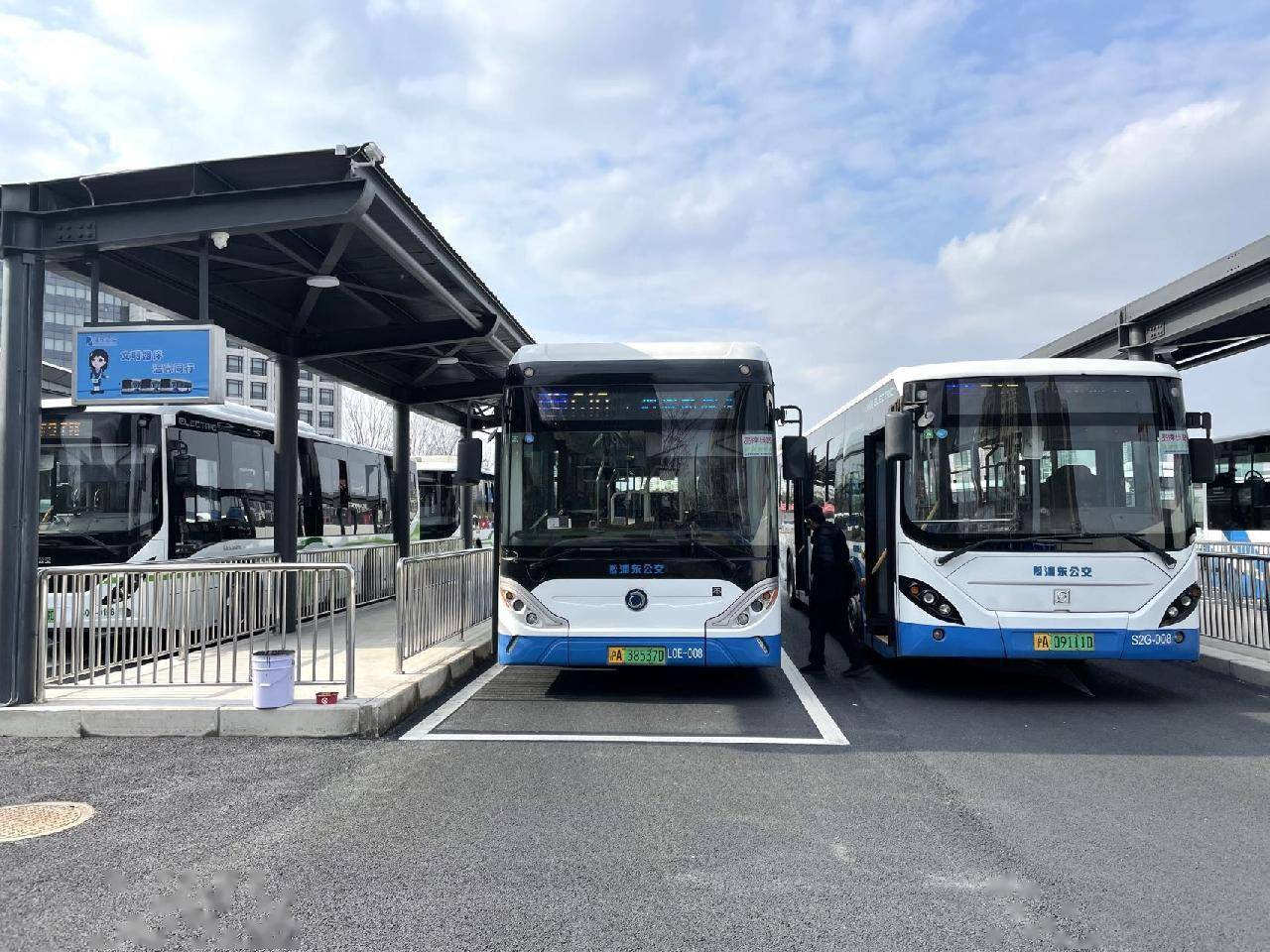 太方便了这座全新启用公交枢纽站能与地铁7号线13号线衔接