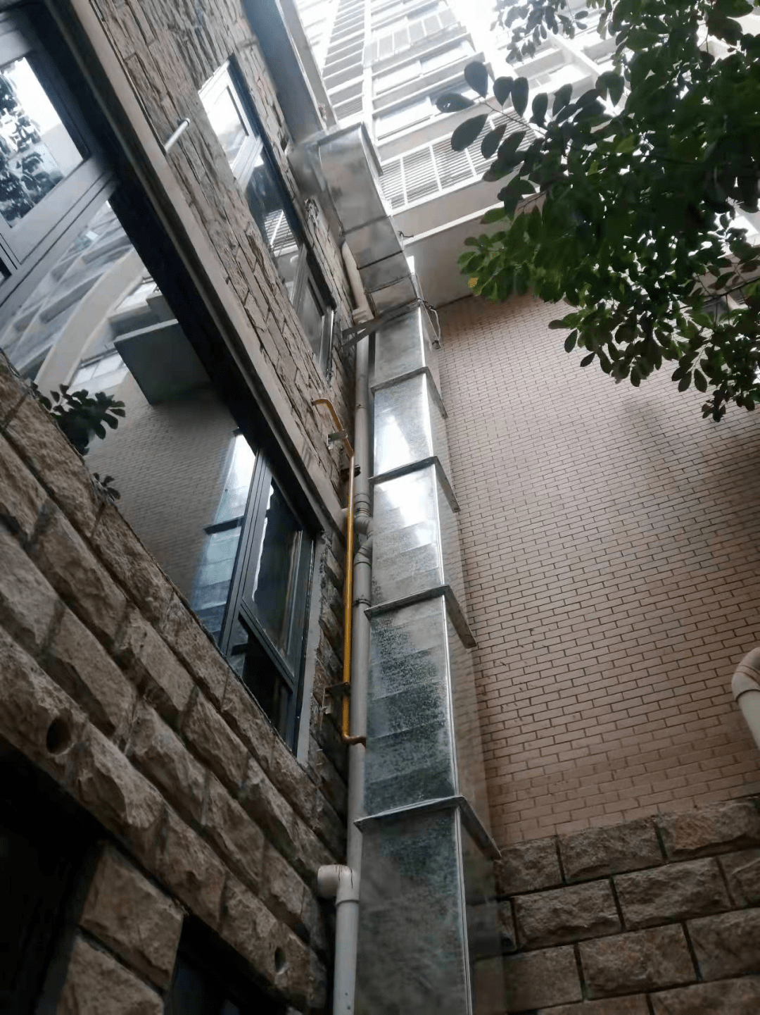 鄂州一小区业主都要拒缴物业费._烟道_施工_部门