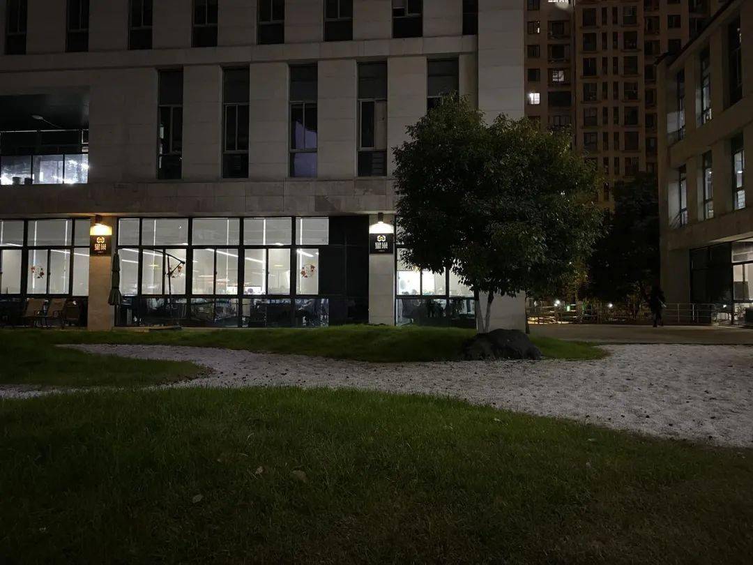 四款骁龙8系列手机拍照横评！各有各的离谱。。。