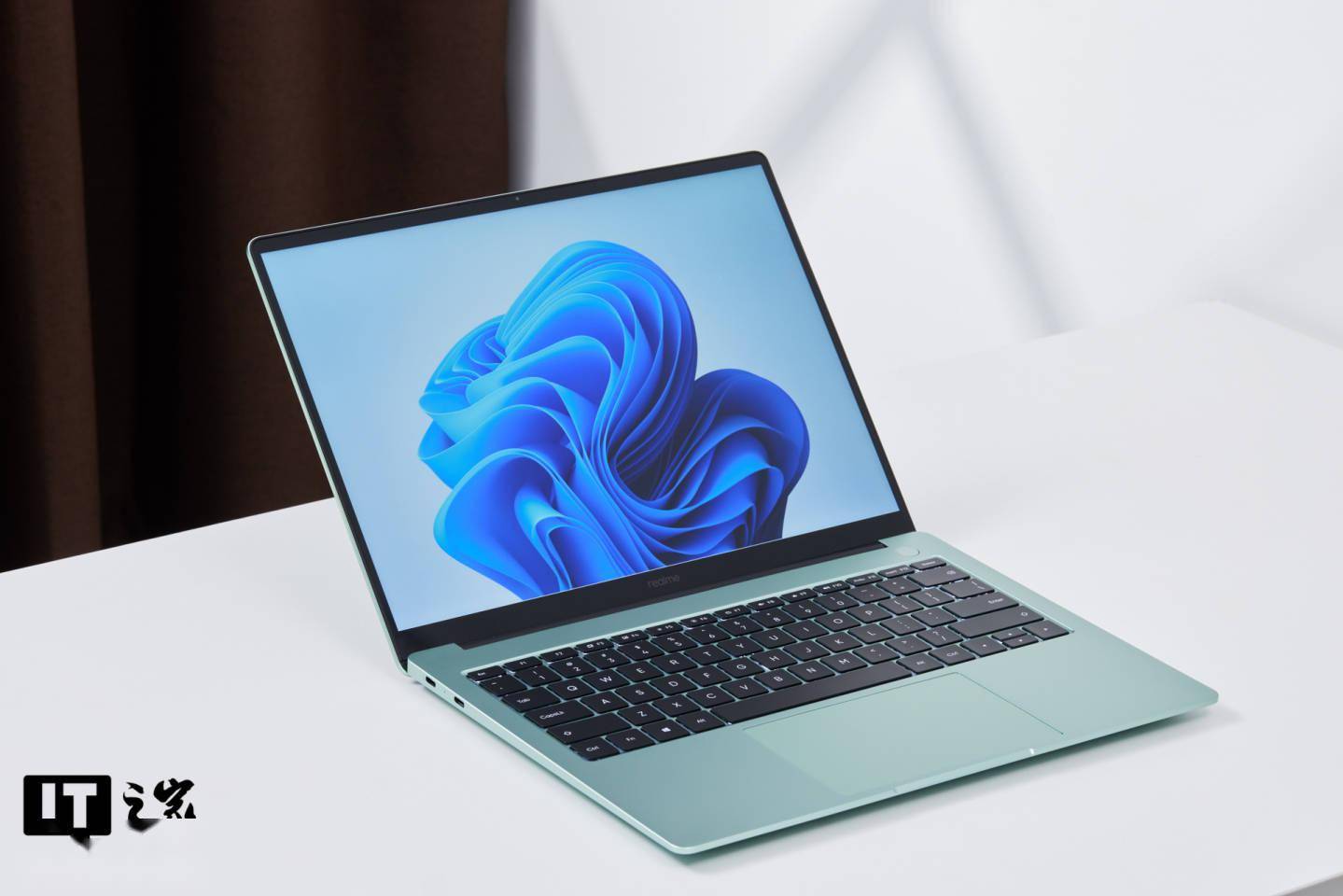 Book|【IT之家开箱】realme Book 增强版笔记本天空青色图赏