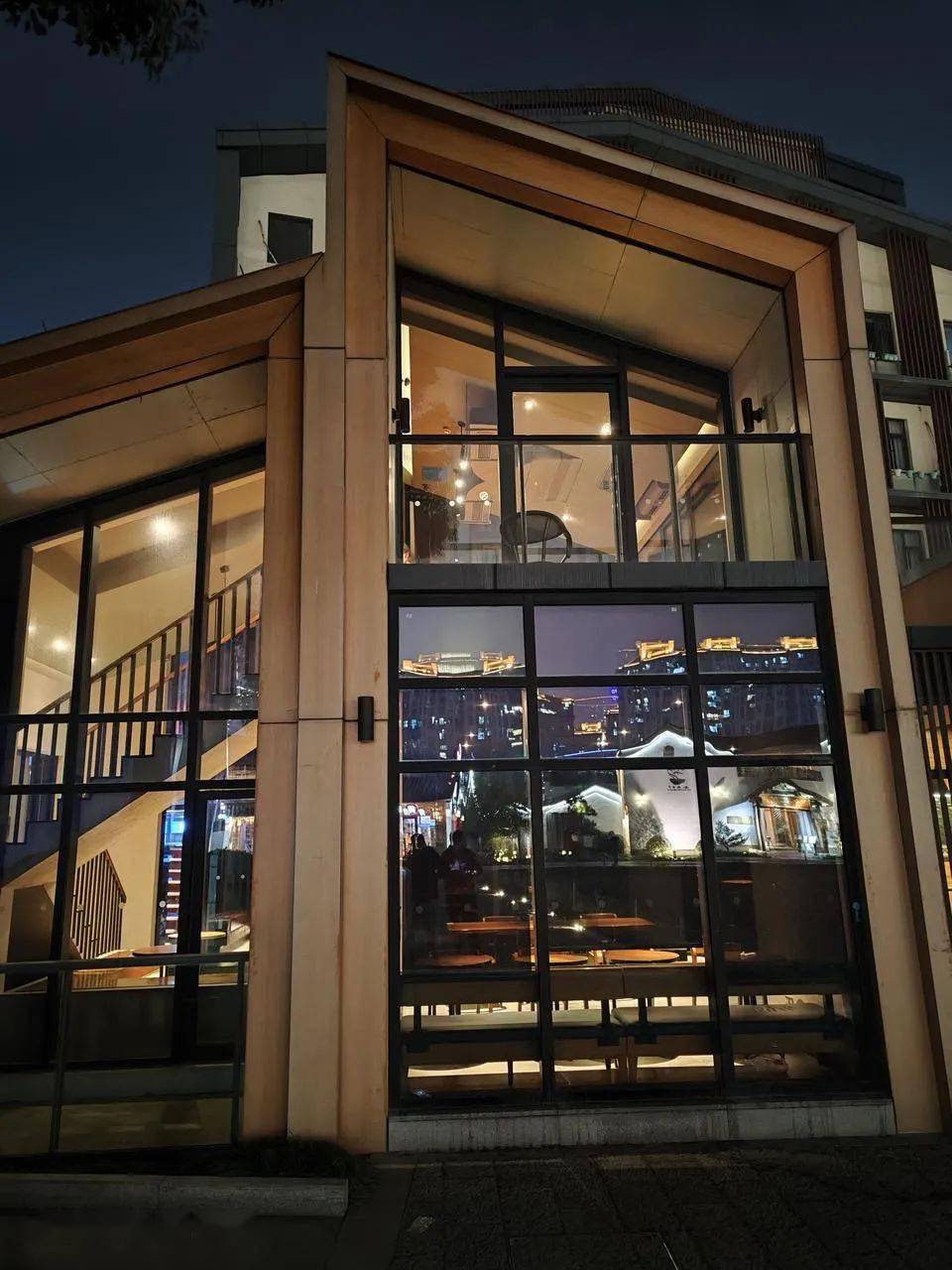 四款骁龙8系列手机拍照横评！各有各的离谱。。。