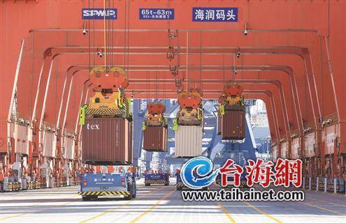 轮胎式|“超强大脑 ”精准操控每个环节