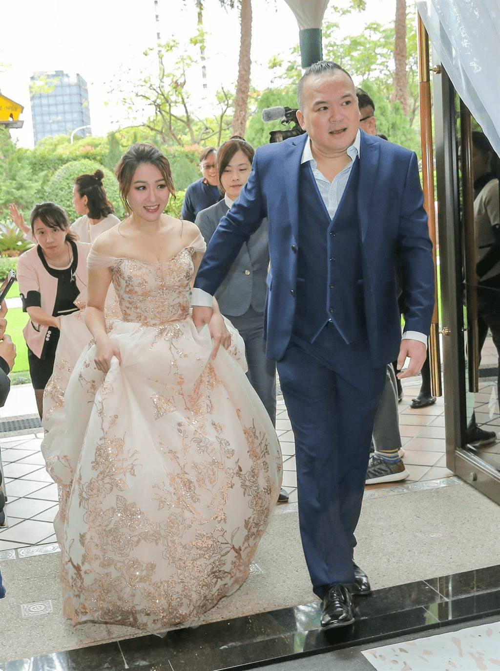 52岁男星晒喜讯妻子剖腹产生下一儿一女曾打算做丁克一族