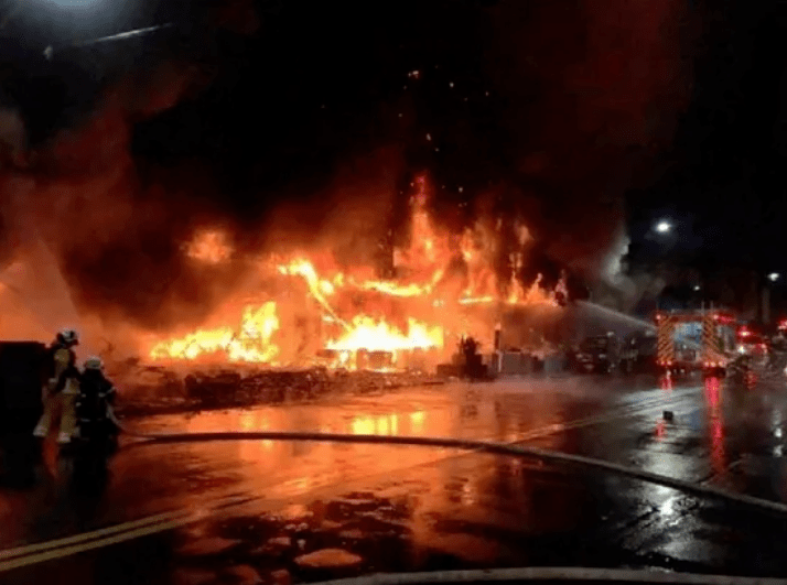 梦境解析，梦见煤火烧得旺盛，水蒸汽弥漫——探寻内心深处的力量与情感