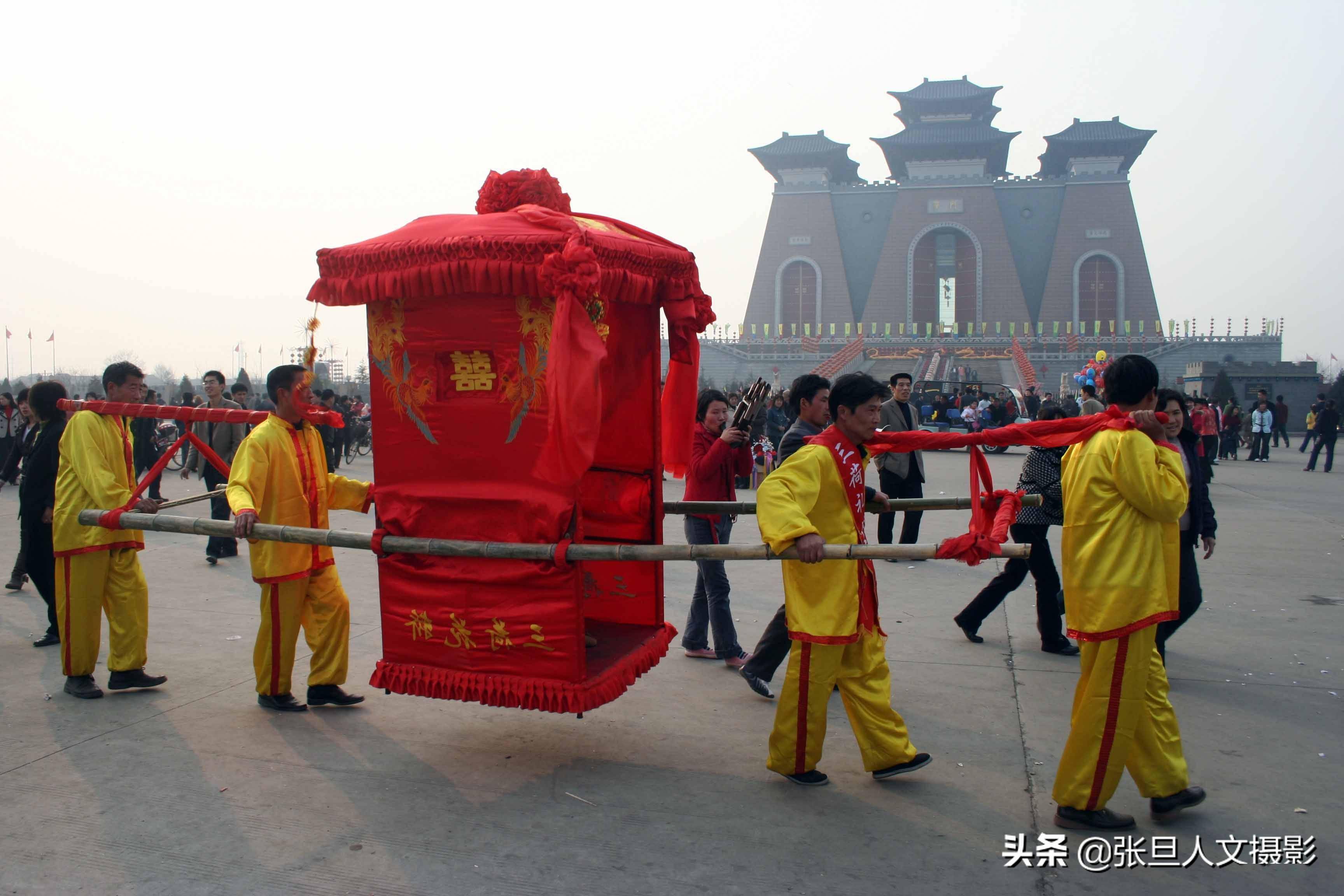 抬轿子套圈抬轿子彩虹门长桌宴张旦原创作品