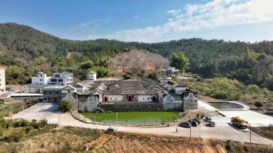 东源县蓝口镇乐村石楼而东源县蓝口镇乐村村的乐村石楼,始建于清朝