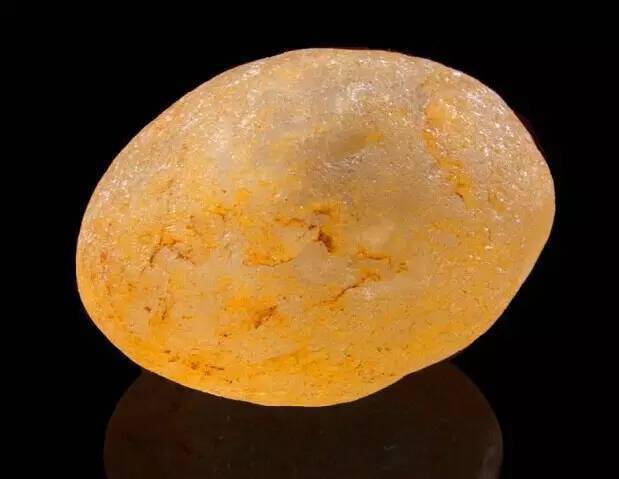 价值120万的石头竟被大妈用来拴牛