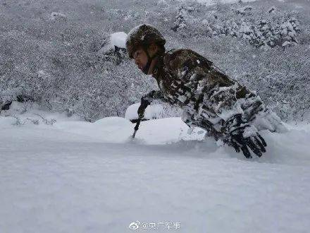 战风斗雪尽显戍边情!