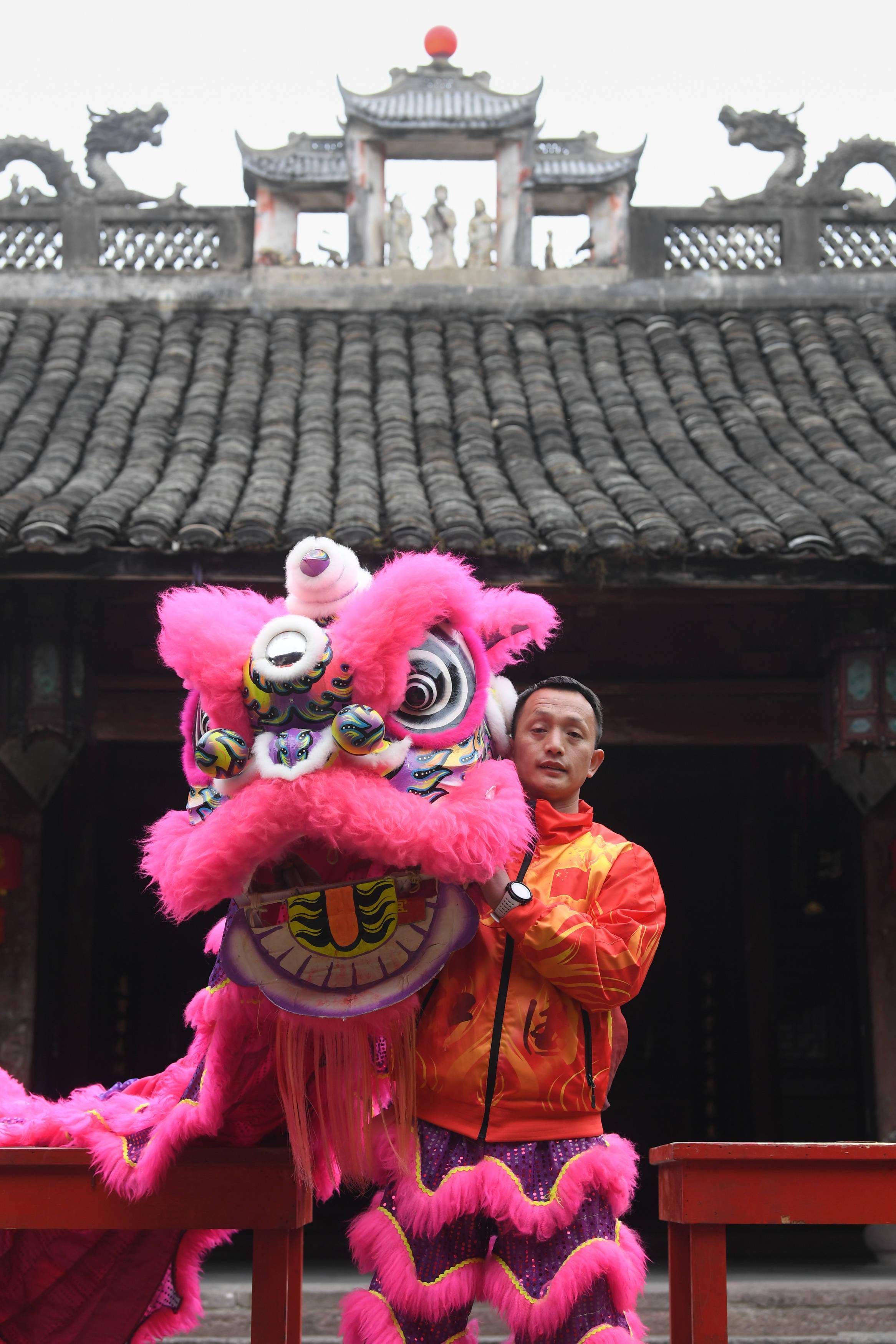 江南古镇的"雄狮少年"_舞狮队_童攀峰_活动