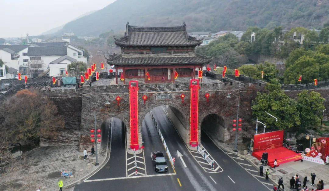 城门挂春联,常熟开门红!_祝福_活动_底蕴