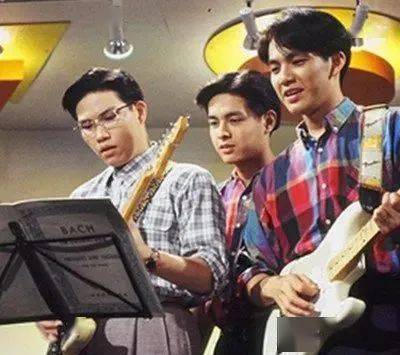 意思|请把这俩人的嘴焊在一块!