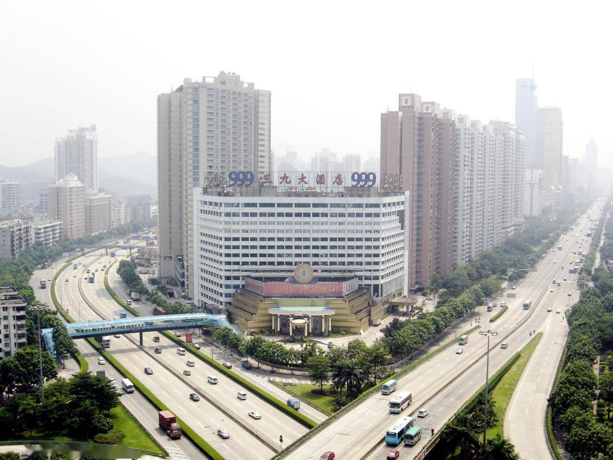 深圳深南大道东260米崭新地标顺利封顶