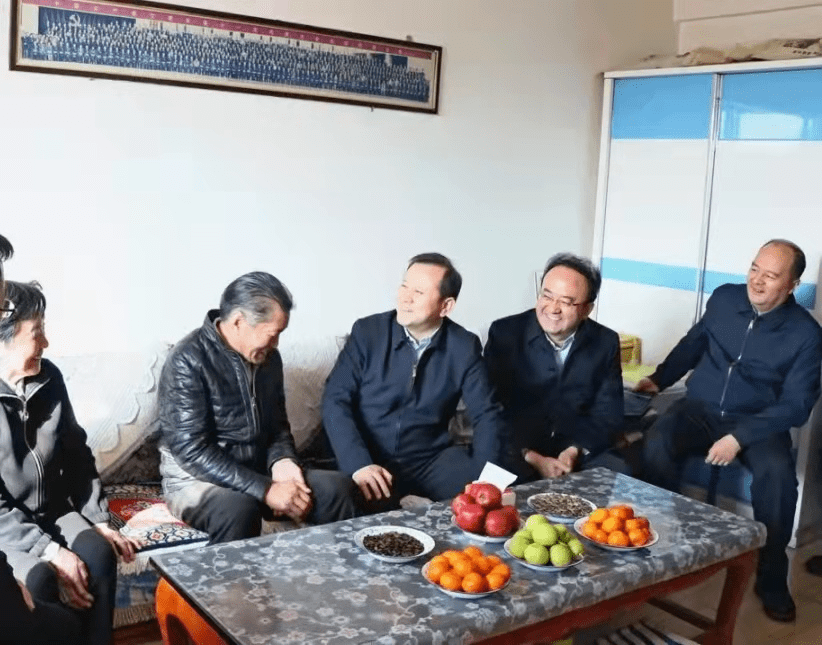 柳鹏王国斌曾国俊等赴民勤看望慰问老劳模和困难群众