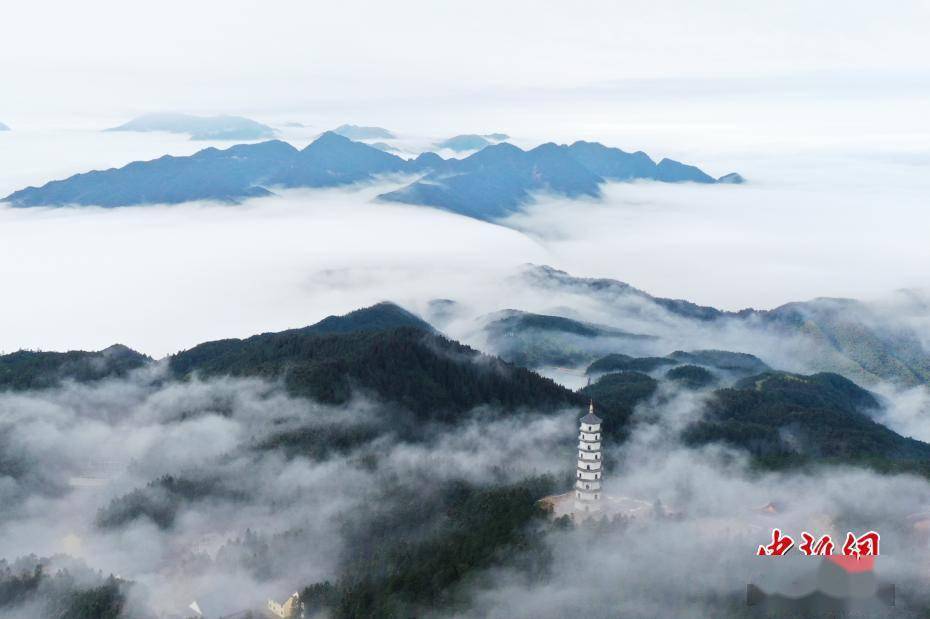 水墨画|航拍江西明月山雨后云雾缭绕 风光旖旎如水墨画