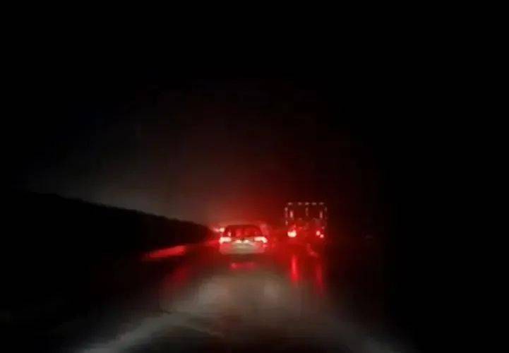 春运遇上雨天在高速上开车要注意什么