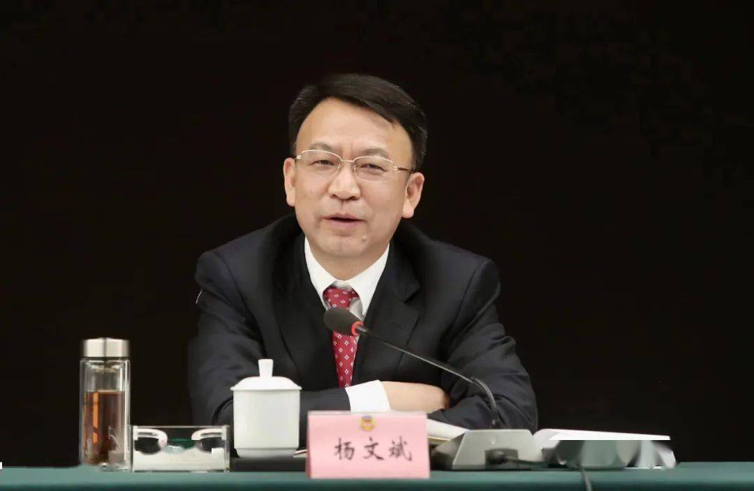 杨文斌在参加市政协联组讨论时寄语委员