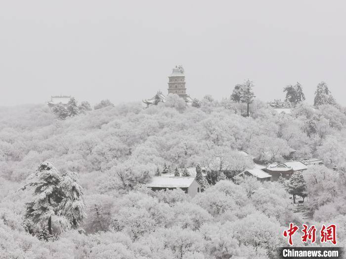 苍山|冬雪后的“道源圣地”崆峒山成水墨山水画