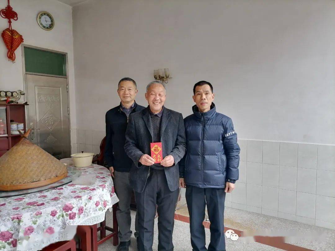 慰问暖人心 关怀显真情——连城一中开展春节慰问退休老教师活动