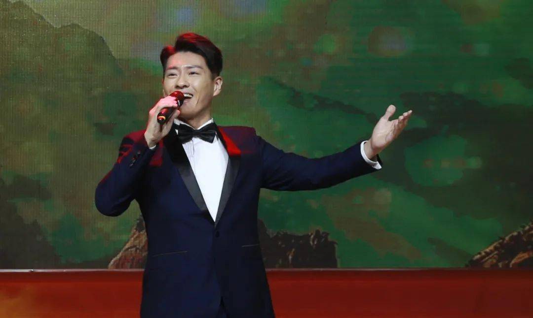 青年歌唱家,金钟奖获得者于海洋献唱歌曲《节日快乐》《咱老百姓》