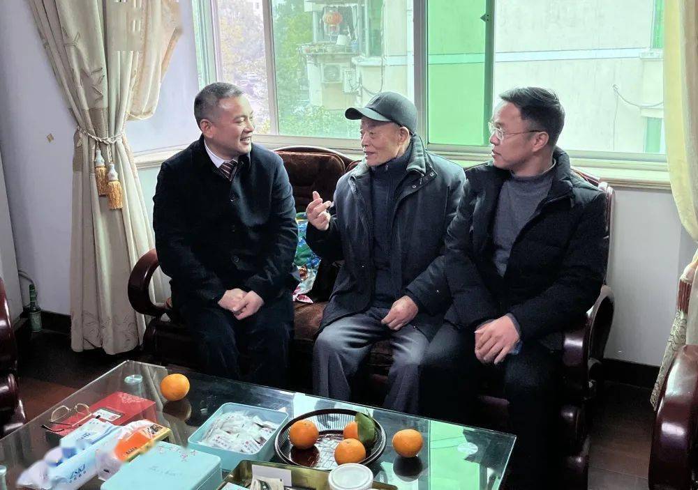 浓浓教育情市教育局领导走访慰问老干部