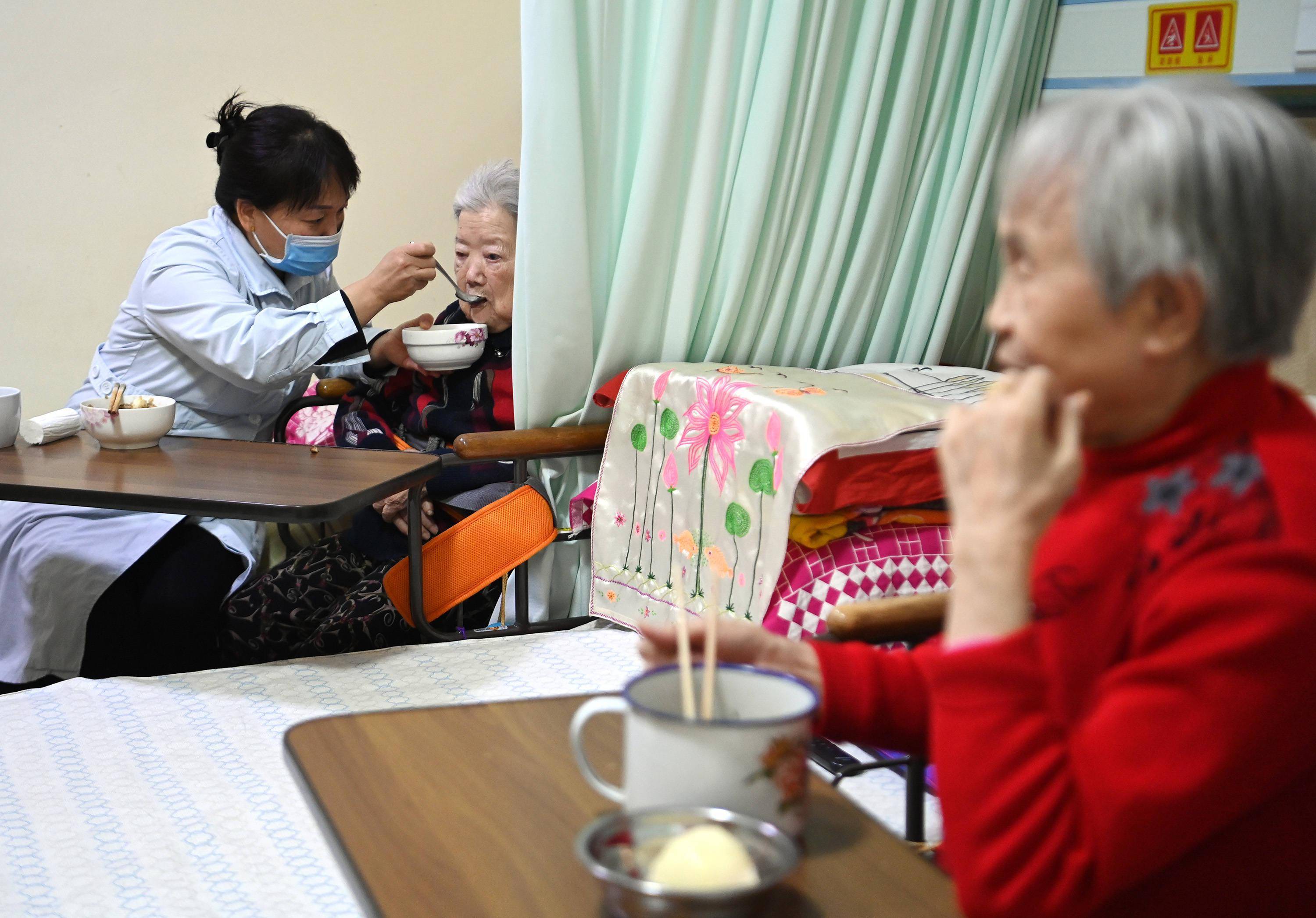 劳动创造幸福养老院护理员的平凡故事